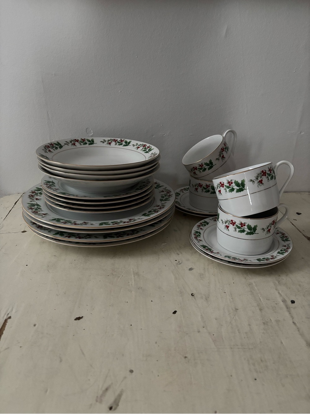 Gibson Christmas Charm Holly Pattern Porcelain Dinnerware Set